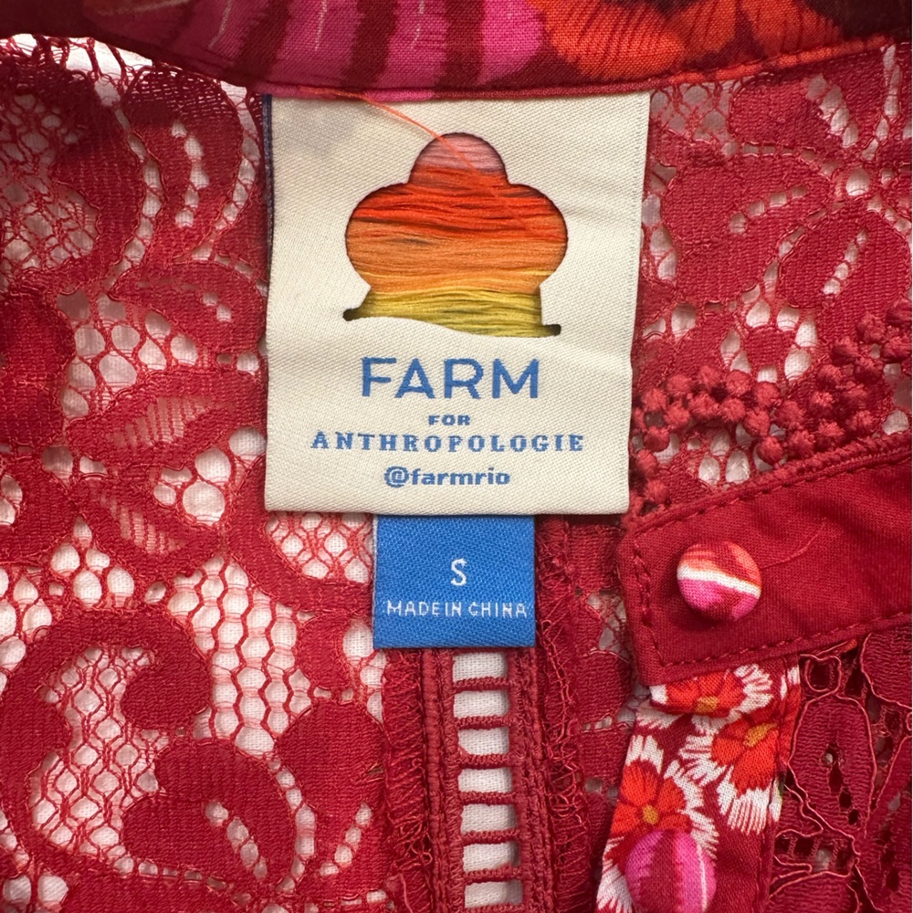 Farm Rio size small red cotton floral blouse with lace inset. Buttons, collar. - Picture 7 of 11